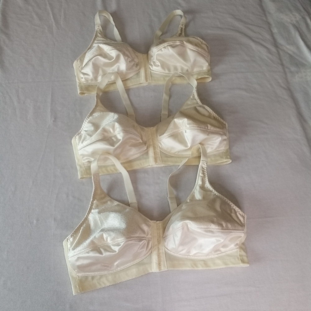 Jodee Lot of 3 NWOT Mastectomy Bras 42B Front-Close Cream Wire-Free Cup Pockets